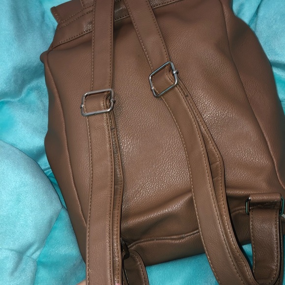 GUESS LEATHER BOOK-BAG‼️ - Picture 4 of 7